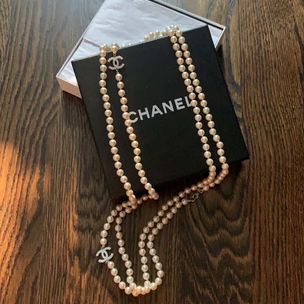 Chanel pearl necklace
